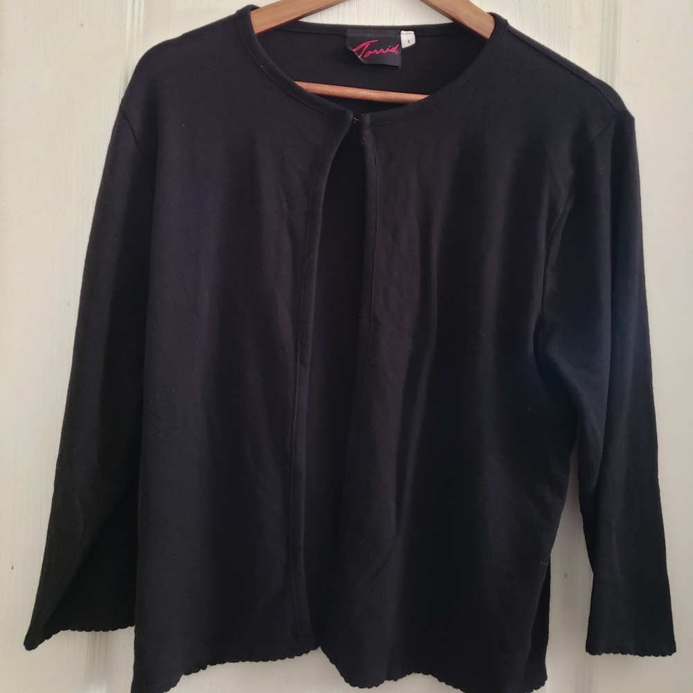 Torrid Hook and Eye Scalloped Edges Cardigan